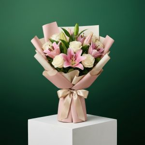 Pembe Lilyum ve İthal Beyaz Gül Buketi - Görsel 1