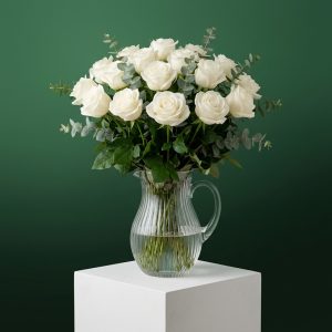 25 White Roses in Striped Glass Pitcher Vase - Görsel 1