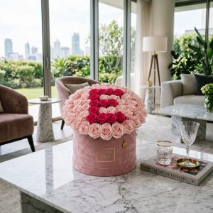 Love's Initial Roses in Pink Velvet Keepsake Box - Görsel 3
